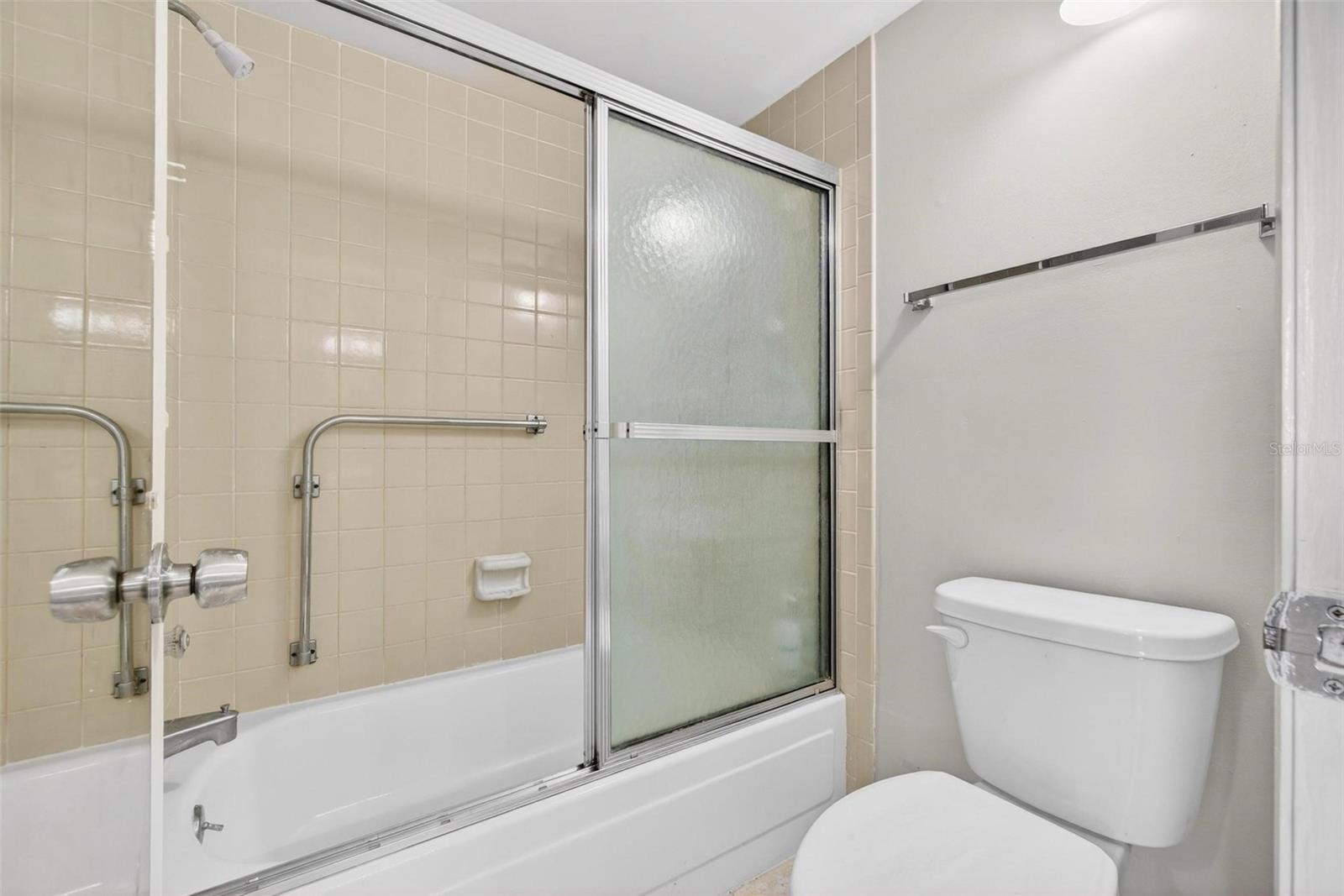 LAKEVIEW OF LARGO - Residential