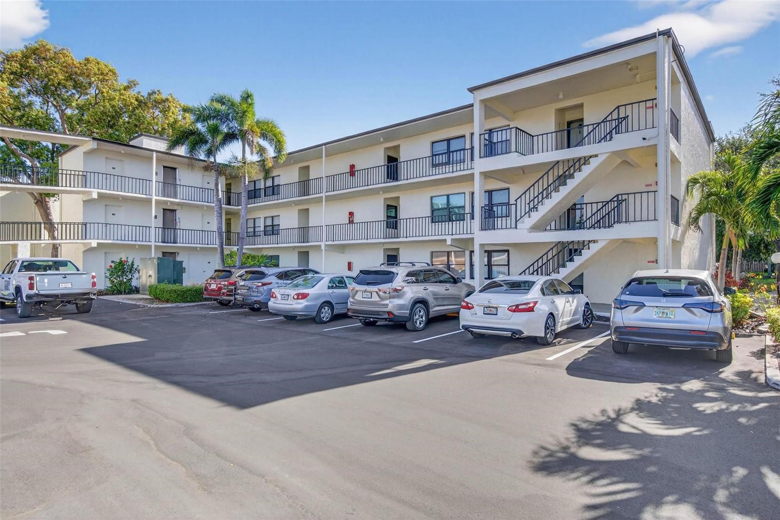 LAKEVIEW OF LARGO - Residential