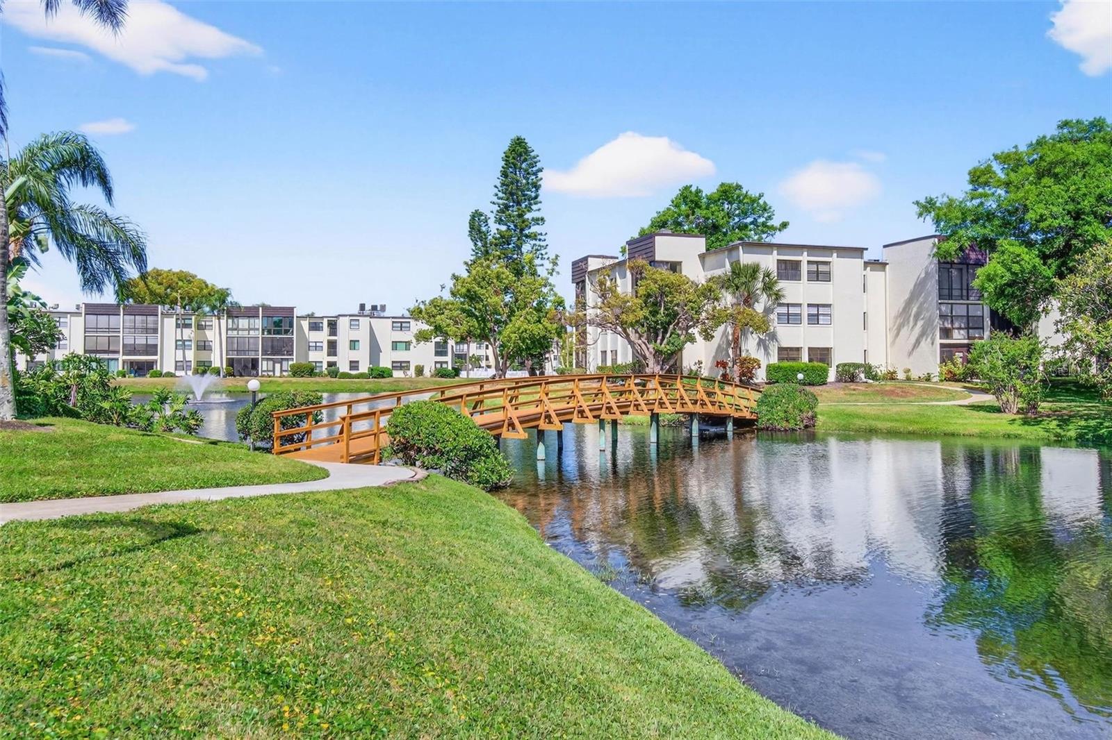 LAKEVIEW OF LARGO - Residential