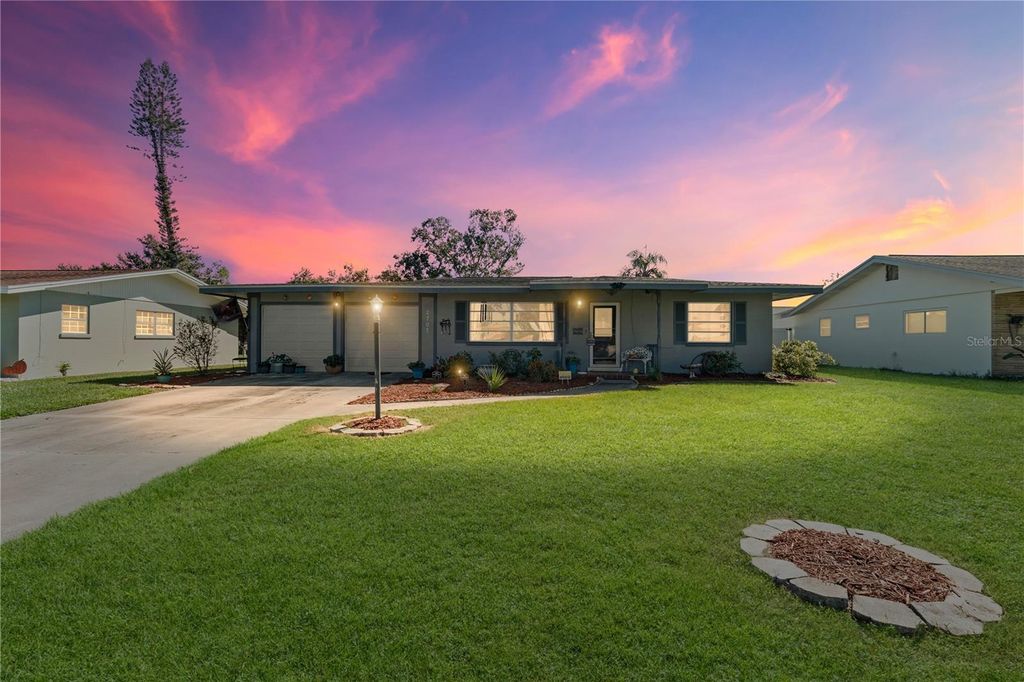 Photo of 2707 27th Avenue Drive W, Bradenton, FL 34205 (MLS # A4667908)