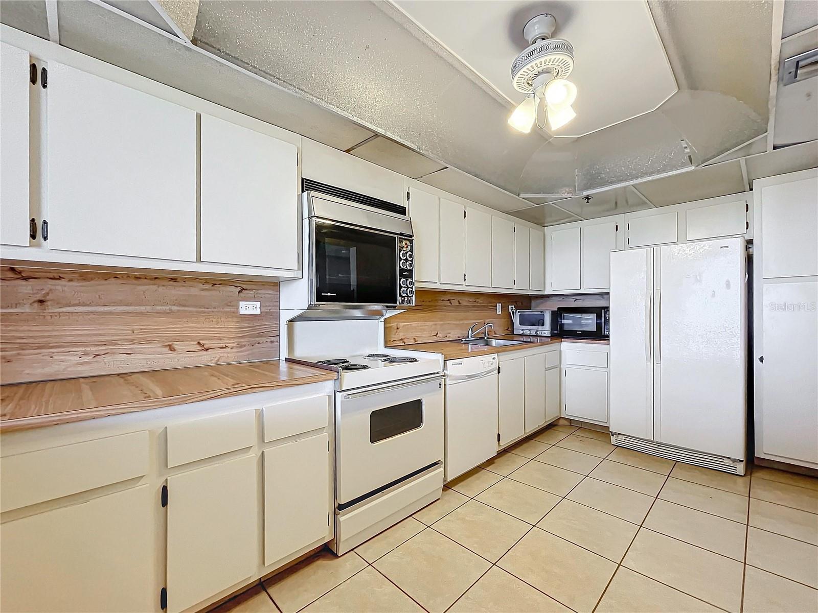 DELVISTA TOWERS CONDO - Residential