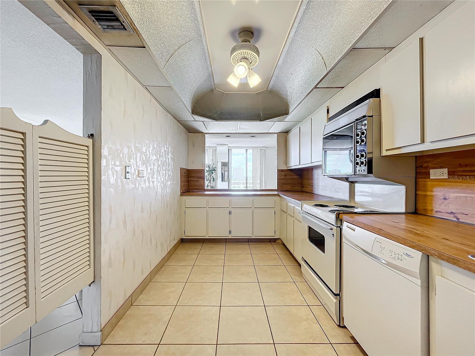 DELVISTA TOWERS CONDO - Residential