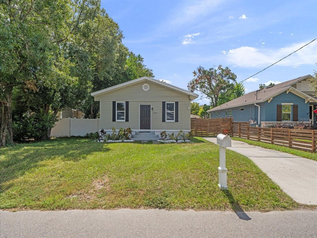 Photo of 1009 E Curtis Street, Tampa, FL 33603 (MLS # TB8434242)