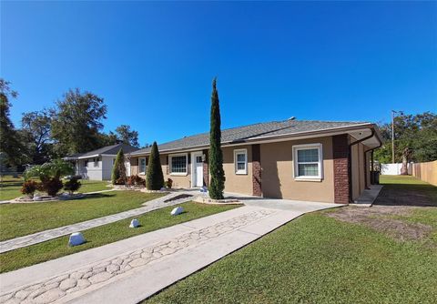 A home in WINTER HAVEN