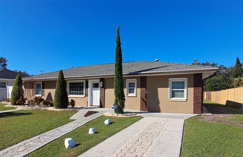 A home in WINTER HAVEN