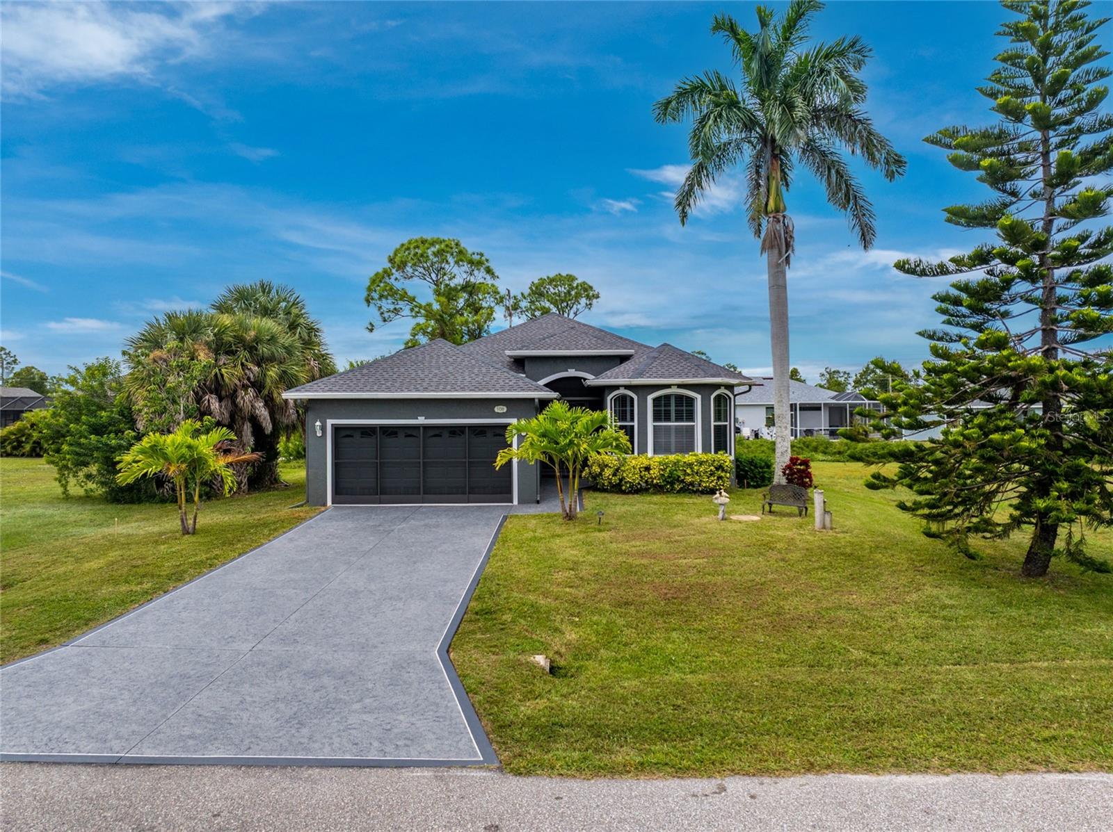 ROTONDA LAKES - Residential