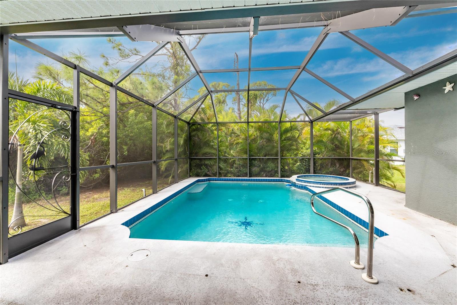 ROTONDA LAKES - Residential