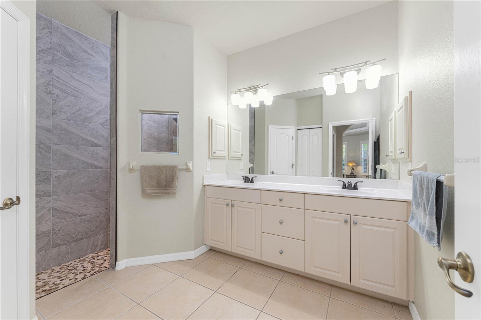 ROTONDA LAKES - Residential