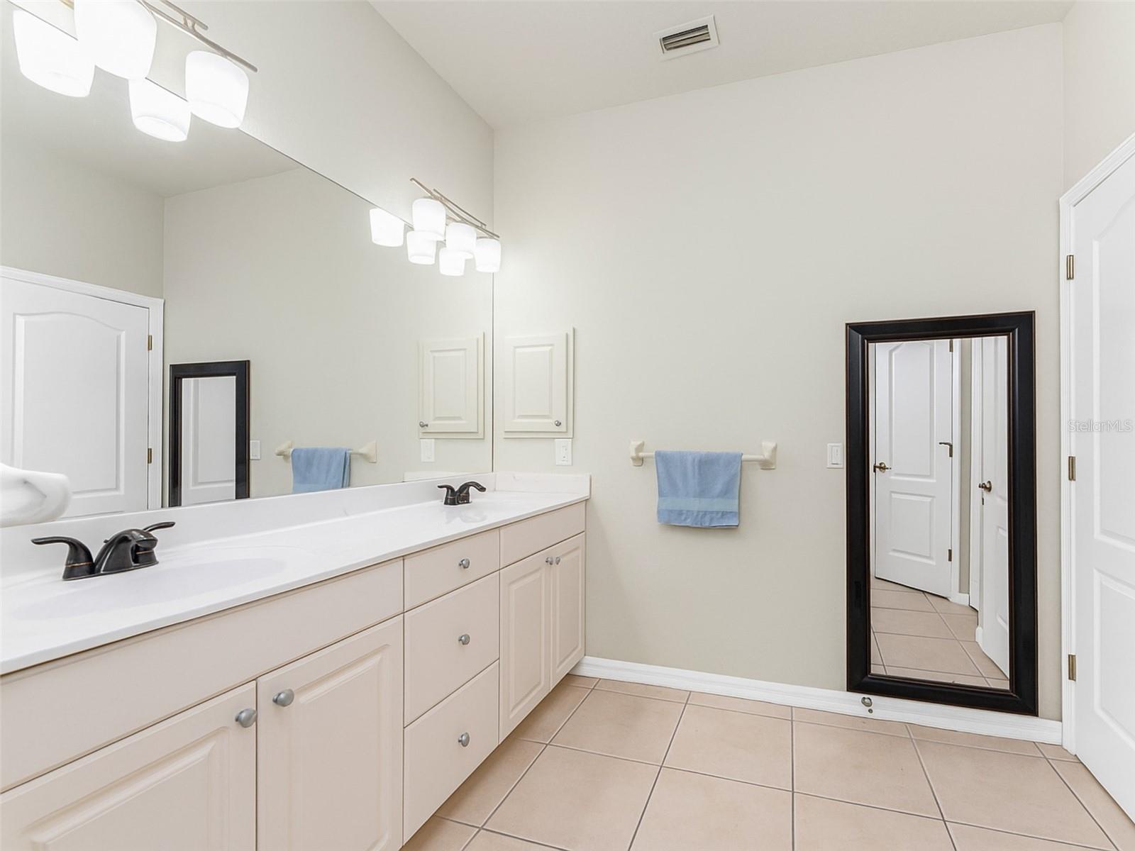 ROTONDA LAKES - Residential