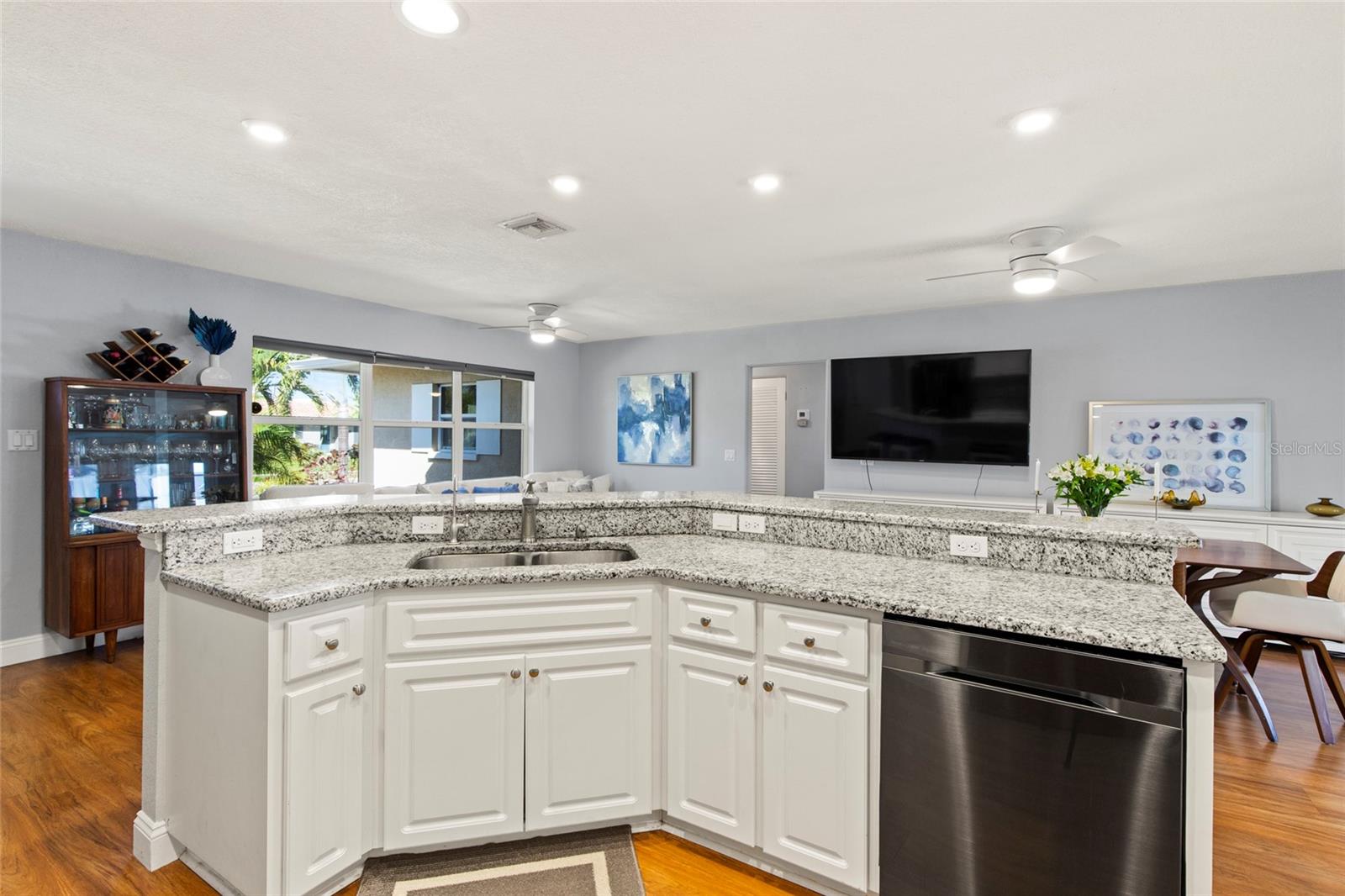 6111 DARTMOUTH DRIVE