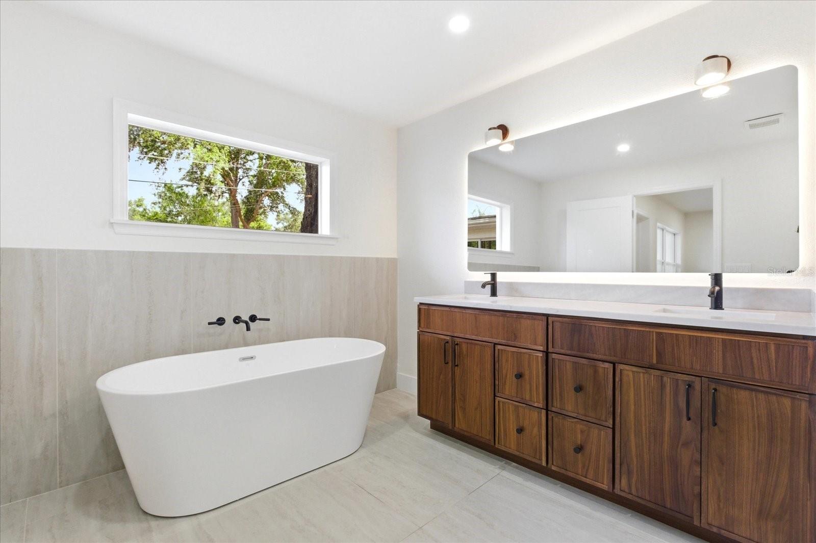 SKYCREST - Residential