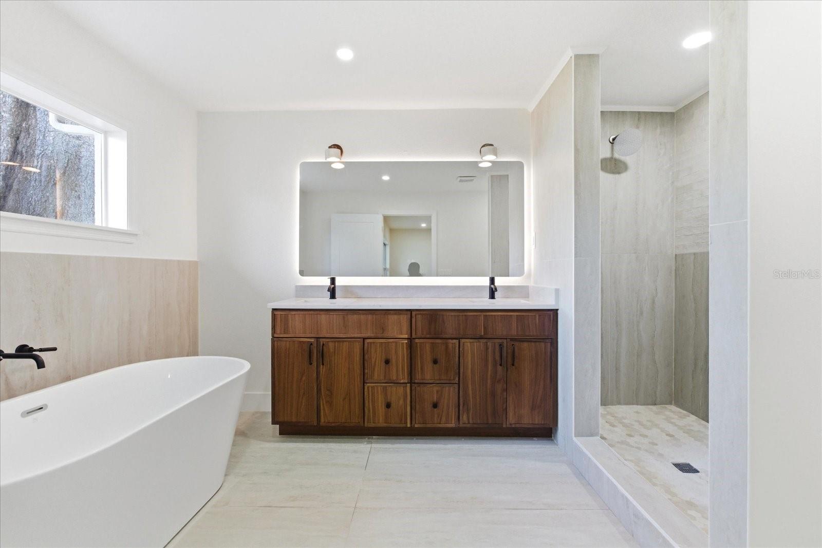 SKYCREST - Residential
