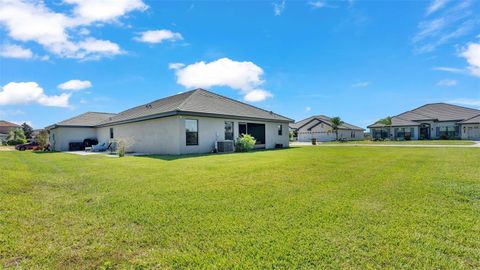 A home in AUBURNDALE