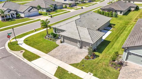 A home in AUBURNDALE