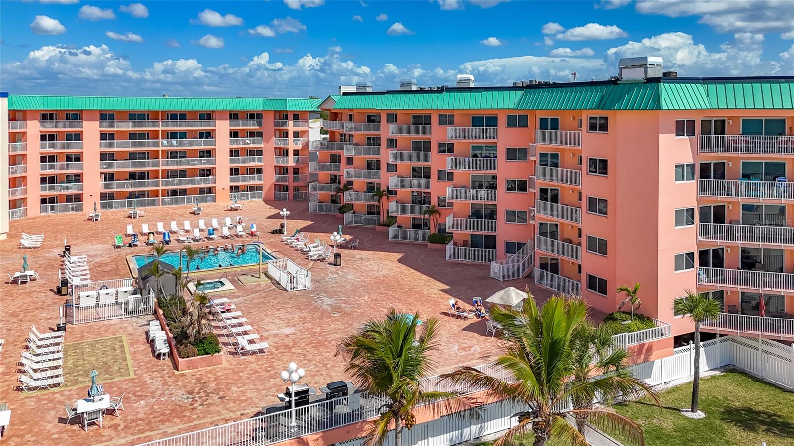 BEACH COTTAGE CONDO - Residential