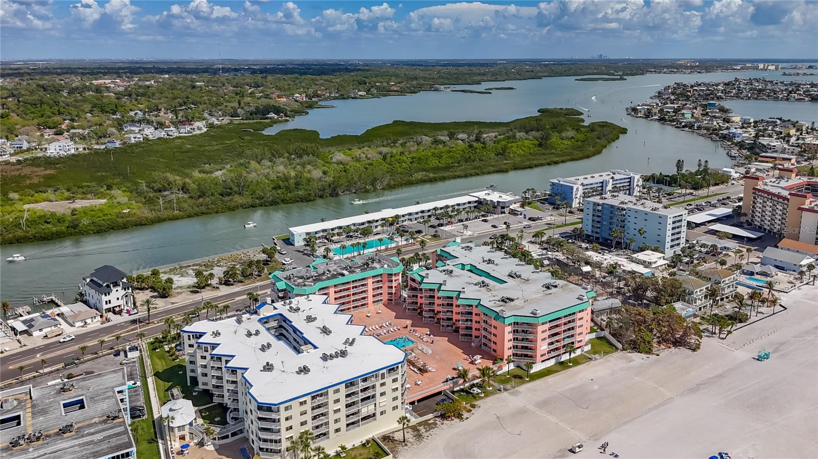 BEACH COTTAGE CONDO - Residential