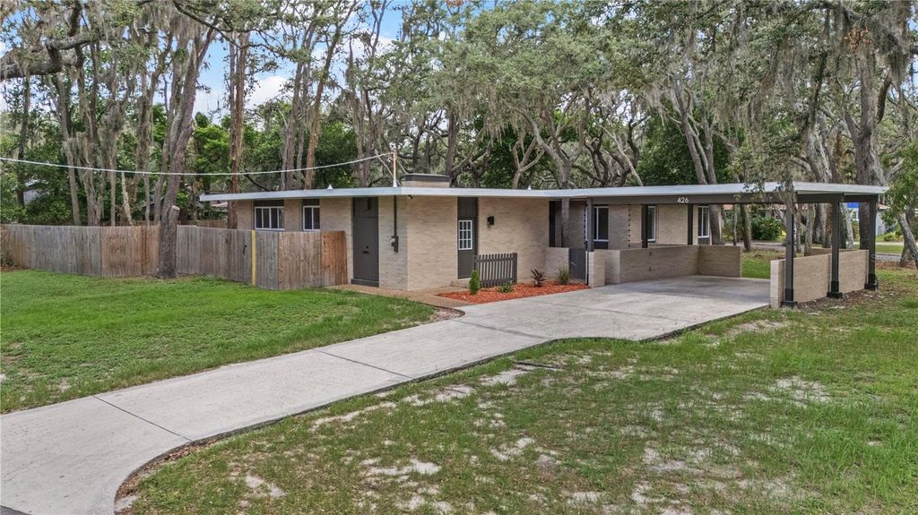 Photo of 426 Fern Cliff Avenue, Tampa, FL 33617 (MLS # TB8521806)