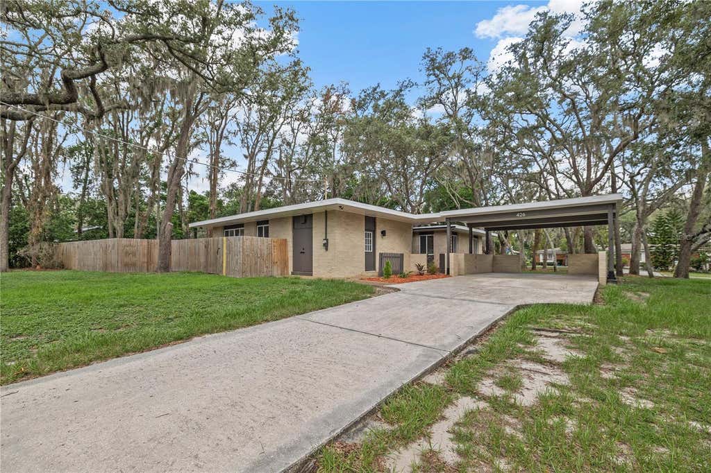 Photo of 426 Fern Cliff Avenue, Tampa, FL 33617 (MLS # TB8521806)