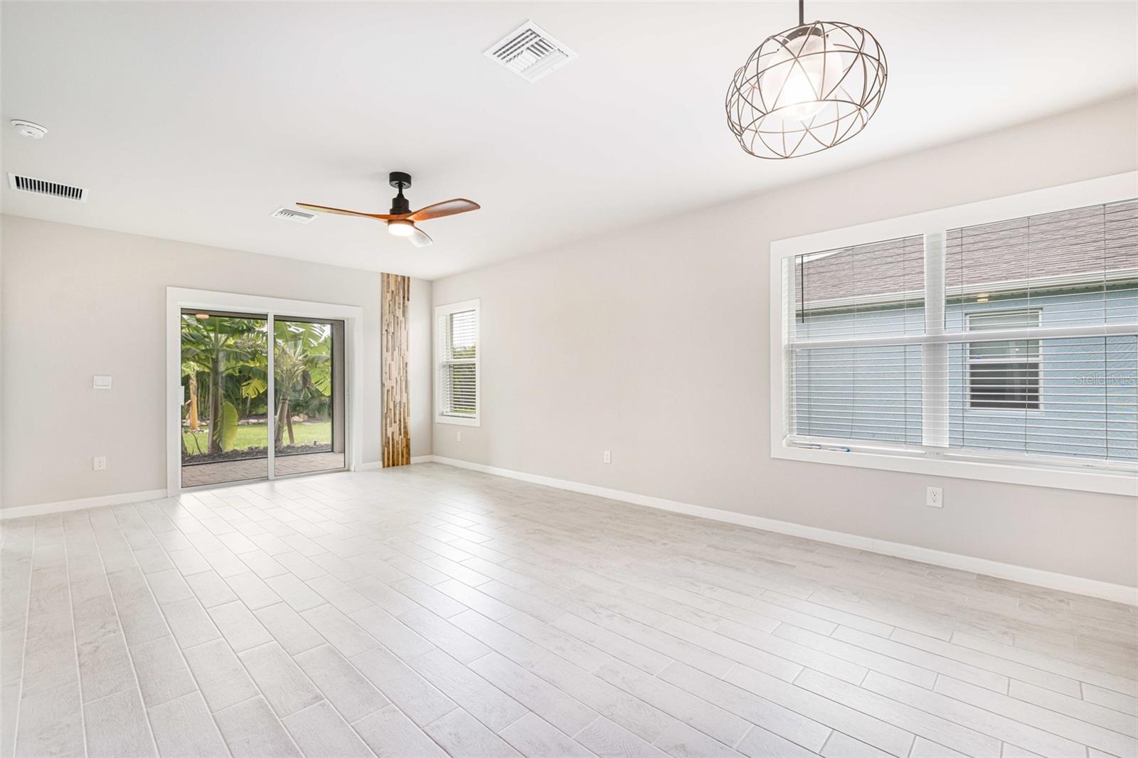 CORAL BAY - Residential