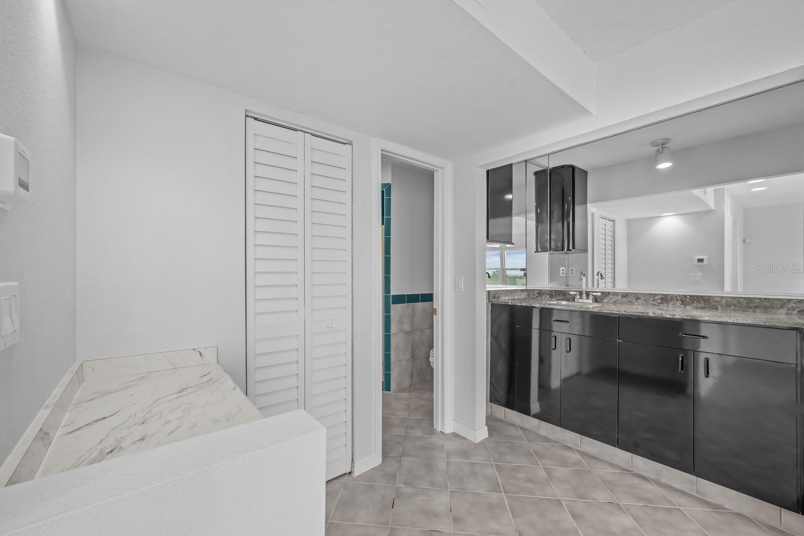 SOUTHERN SHORES CONDO - Residential