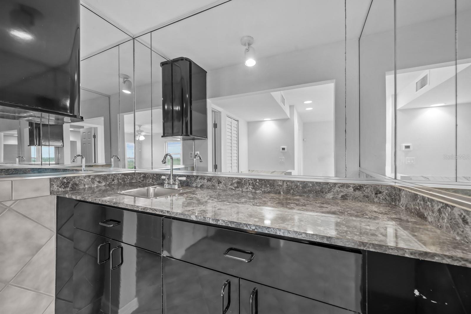 SOUTHERN SHORES CONDO - Residential