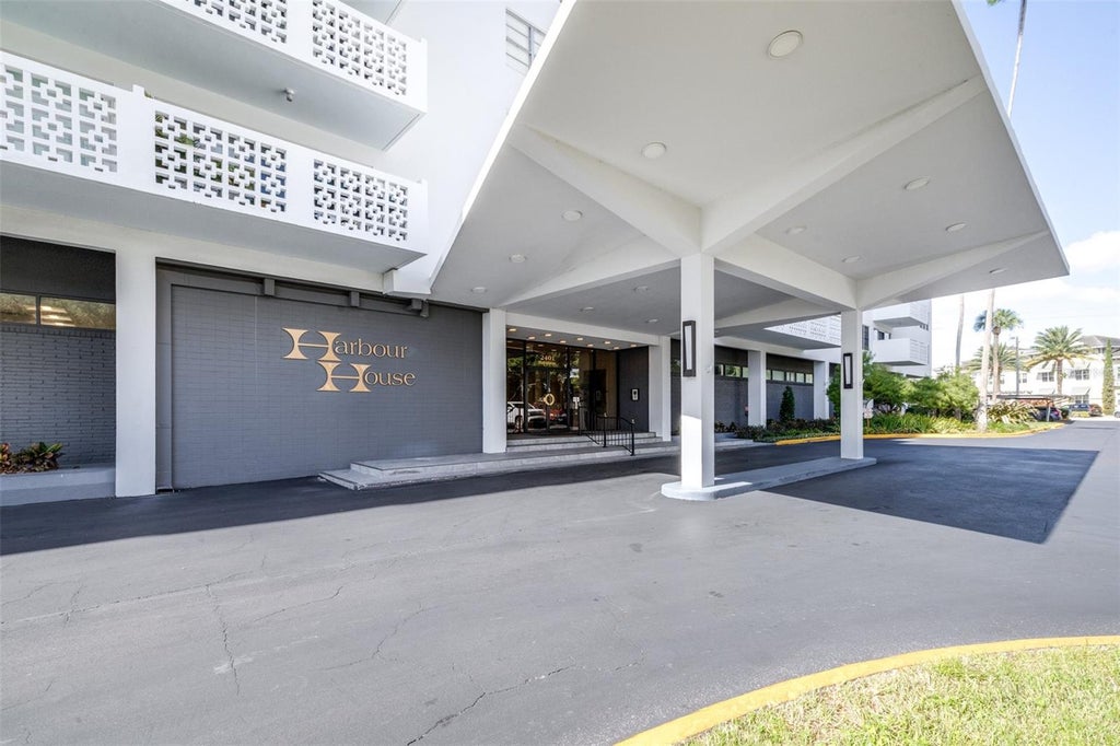 Photo of 2401 Bayshore Boulevard #310, Tampa, FL 33629 (MLS # TB8562435)
