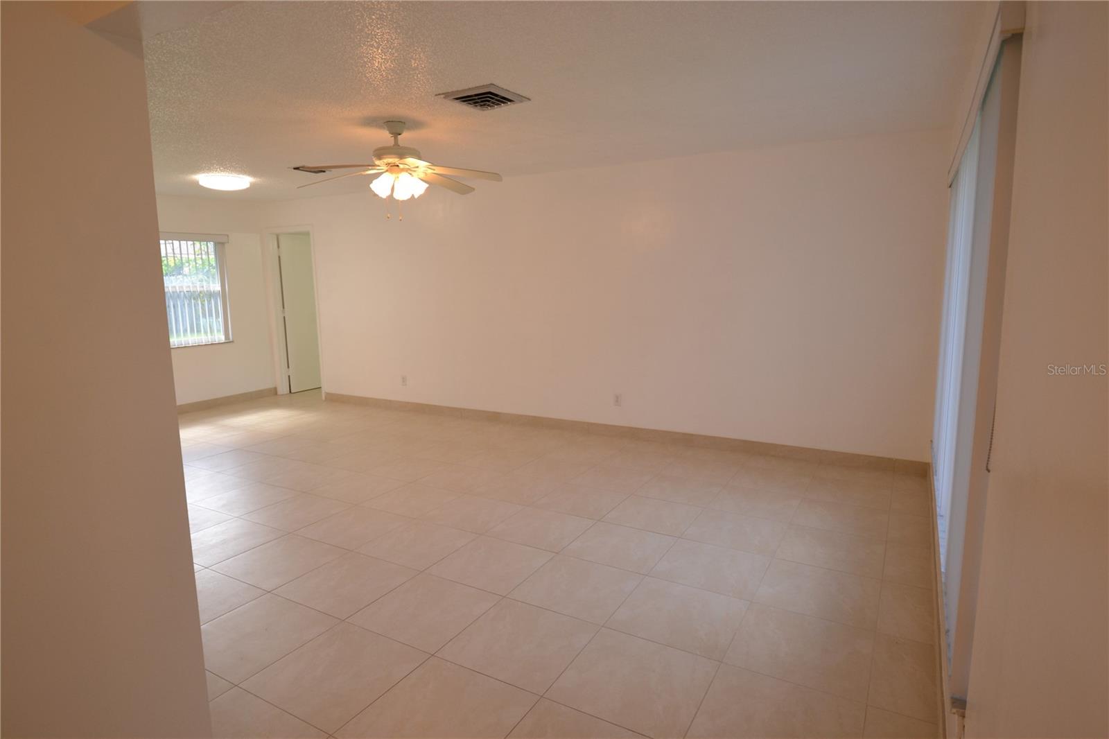 WOODGATE OF COUNTRYSIDE - Residential Lease