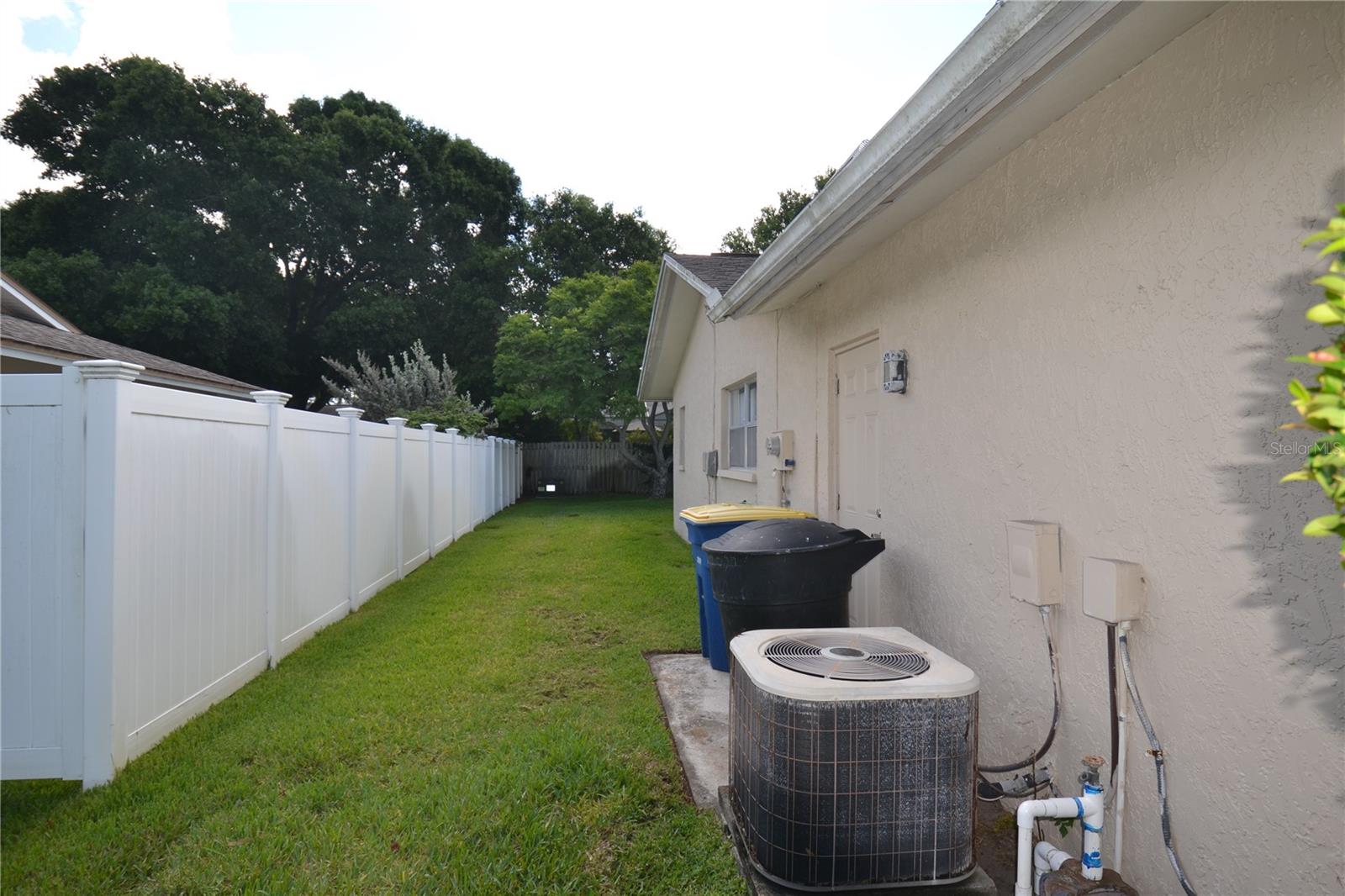 WOODGATE OF COUNTRYSIDE - Residential Lease