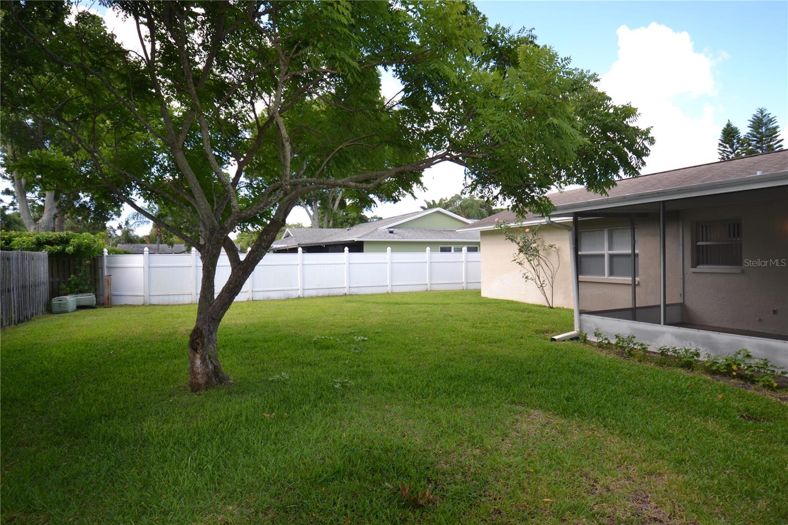 WOODGATE OF COUNTRYSIDE - Residential Lease