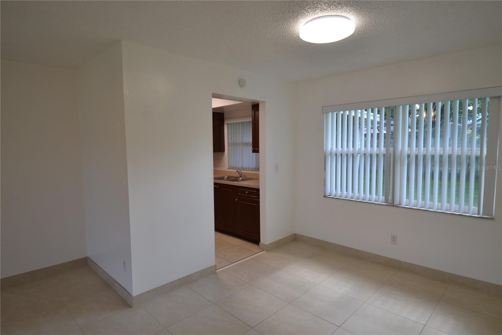 WOODGATE OF COUNTRYSIDE - Residential Lease