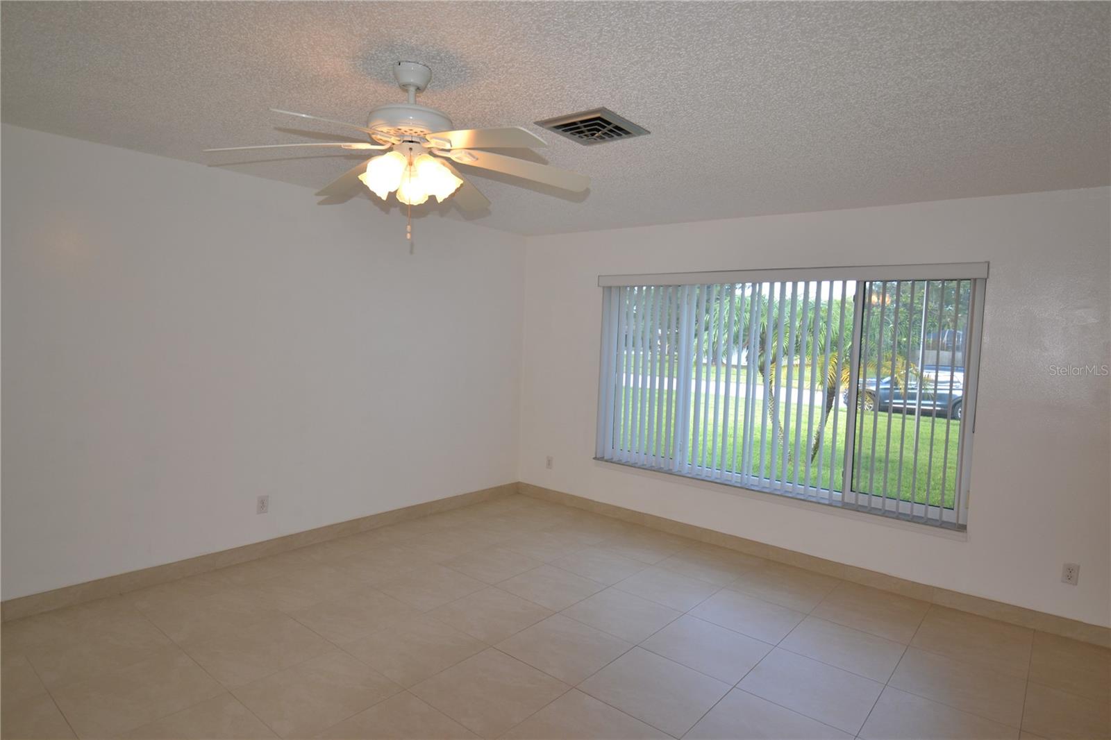 WOODGATE OF COUNTRYSIDE - Residential Lease