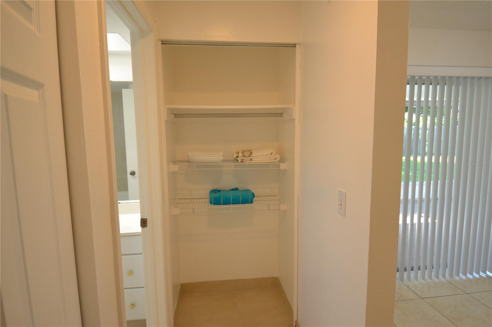 WOODGATE OF COUNTRYSIDE - Residential Lease