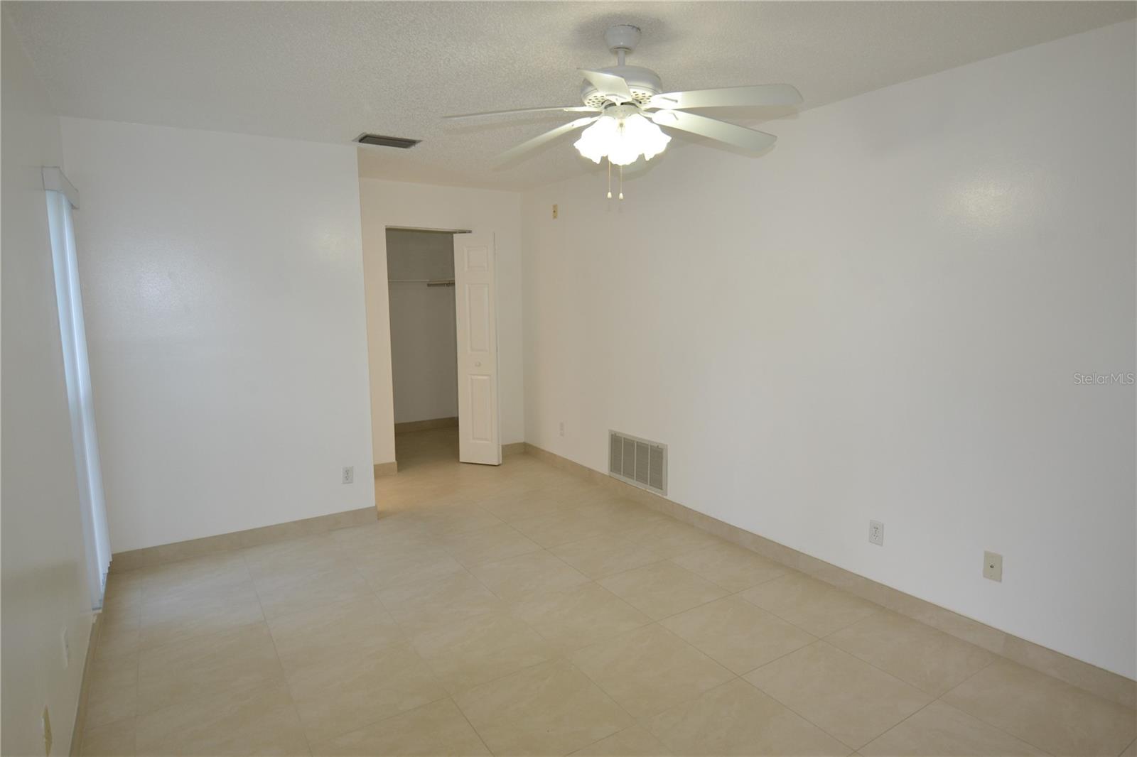 WOODGATE OF COUNTRYSIDE - Residential Lease