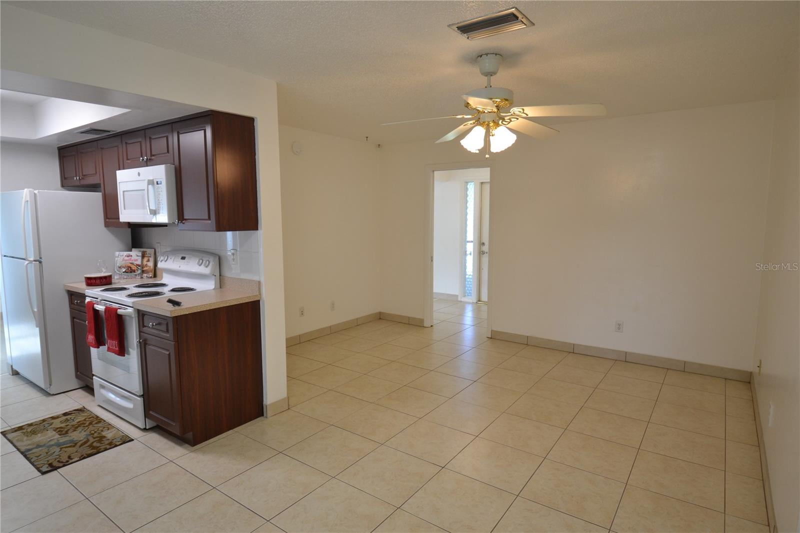 WOODGATE OF COUNTRYSIDE - Residential Lease