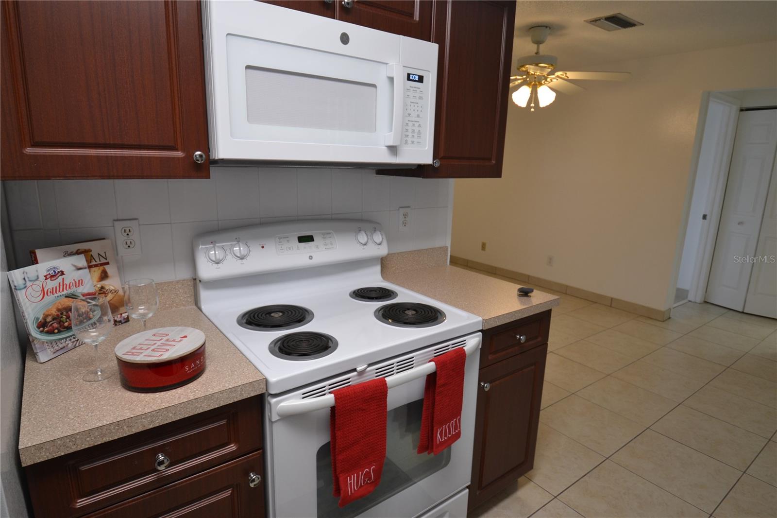 WOODGATE OF COUNTRYSIDE - Residential Lease