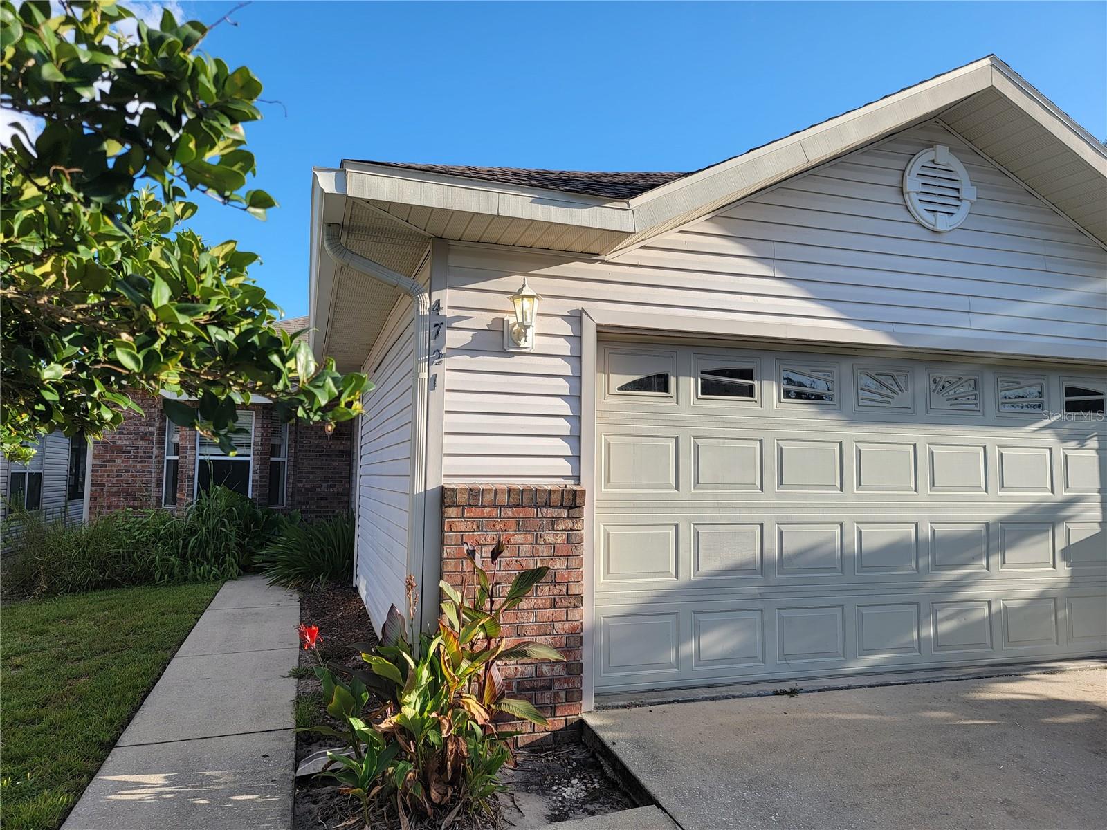 Well maintained, 3-bedroom, 2-bathroom home in The Gardens at Blues Creek. Inside, an open floor plan seamlessly connects the living, dining area, and kitchen, fostering a sense of space and unity. The primary bedroom features a bay window, a spacious walk-in closet, and an en-suite bathroom boasting double sinks and a tub/shower.. The two additional rooms share a hallway bathroom. Luxury Vinyl flooring spans throughout, ensuring a carpet-free environment. With a maintenance-free exterior, this property allows for carefree living, as it covers essential services like lawn care. The community's splendid amenities include a refreshing pool, tennis facilities, and a welcoming clubhouse. Convenient location close to state parks, schools, diverse dining options, and grocery shopping.