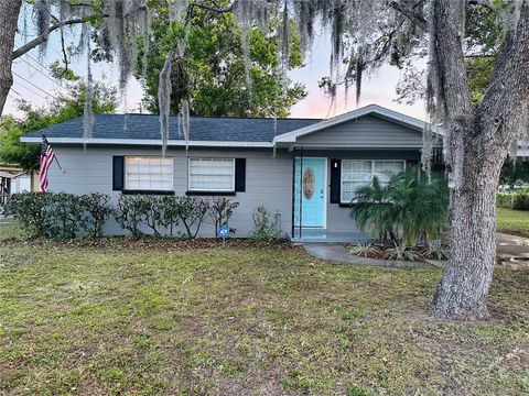 A home in LAKELAND