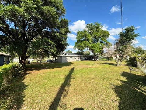 A home in LAKELAND