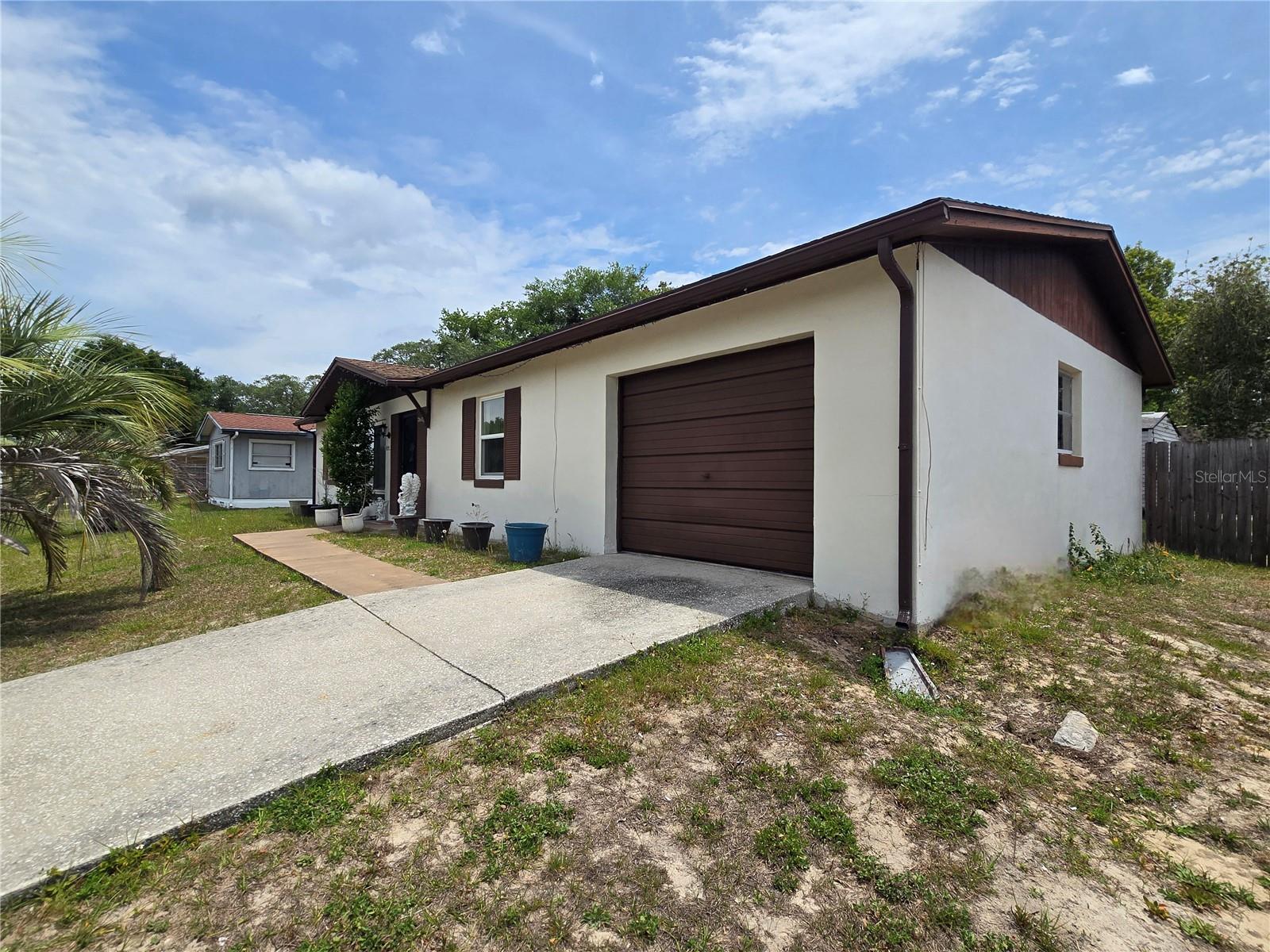 2154 W DEVON DRIVE