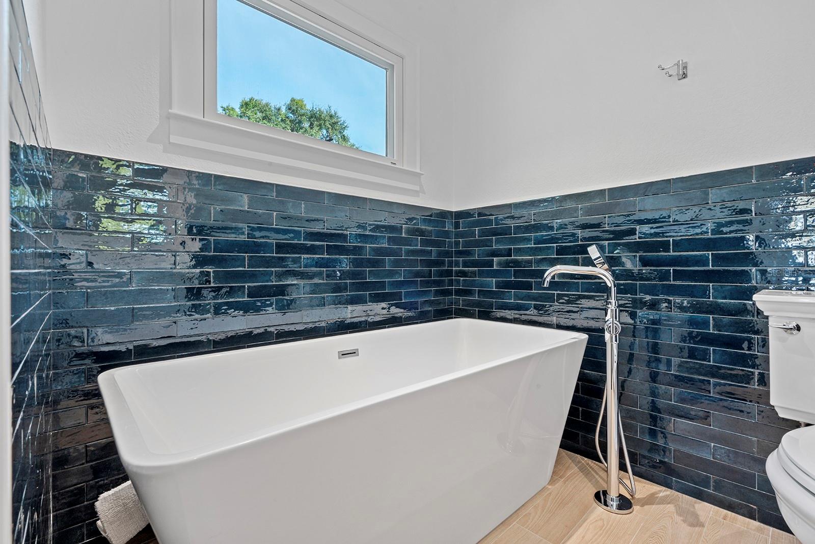 SYLVAN LAKE SHORES - Residential