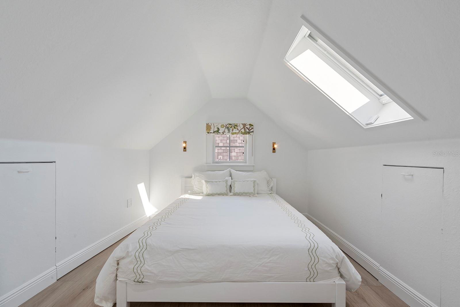 SYLVAN LAKE SHORES - Residential