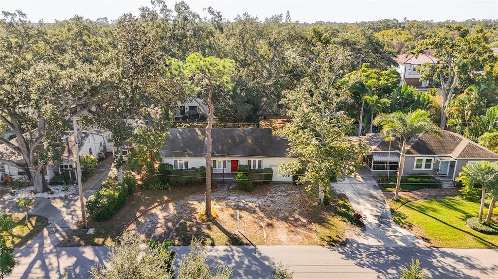 Photo of 3120 W Coachman Avenue, Tampa, FL 33611 (MLS # TB8525882)