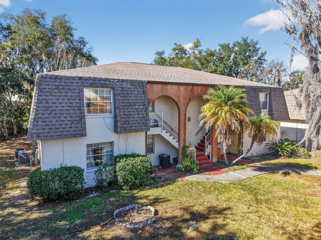 Photo of 643 W Oak Terrace Drive #B1,B2,B3,B4, Leesburg, FL 34748 (MLS # G5107035)