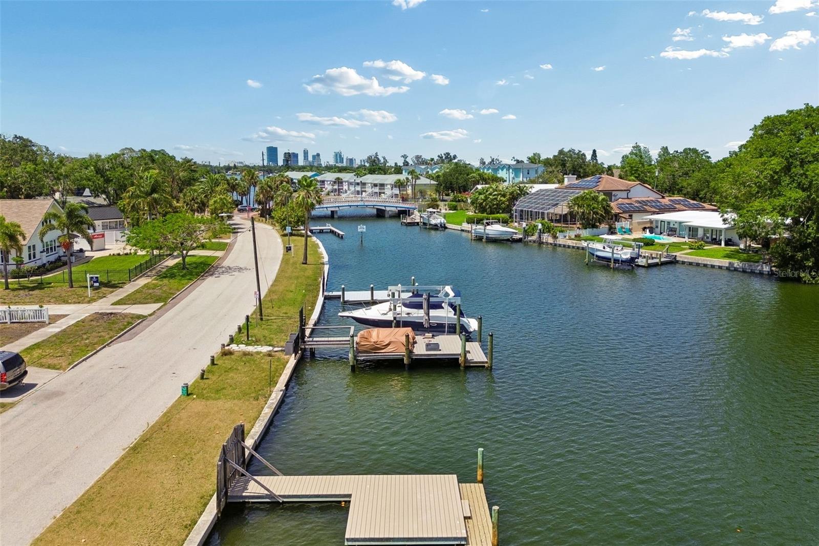 BAYOU BONITA - Land