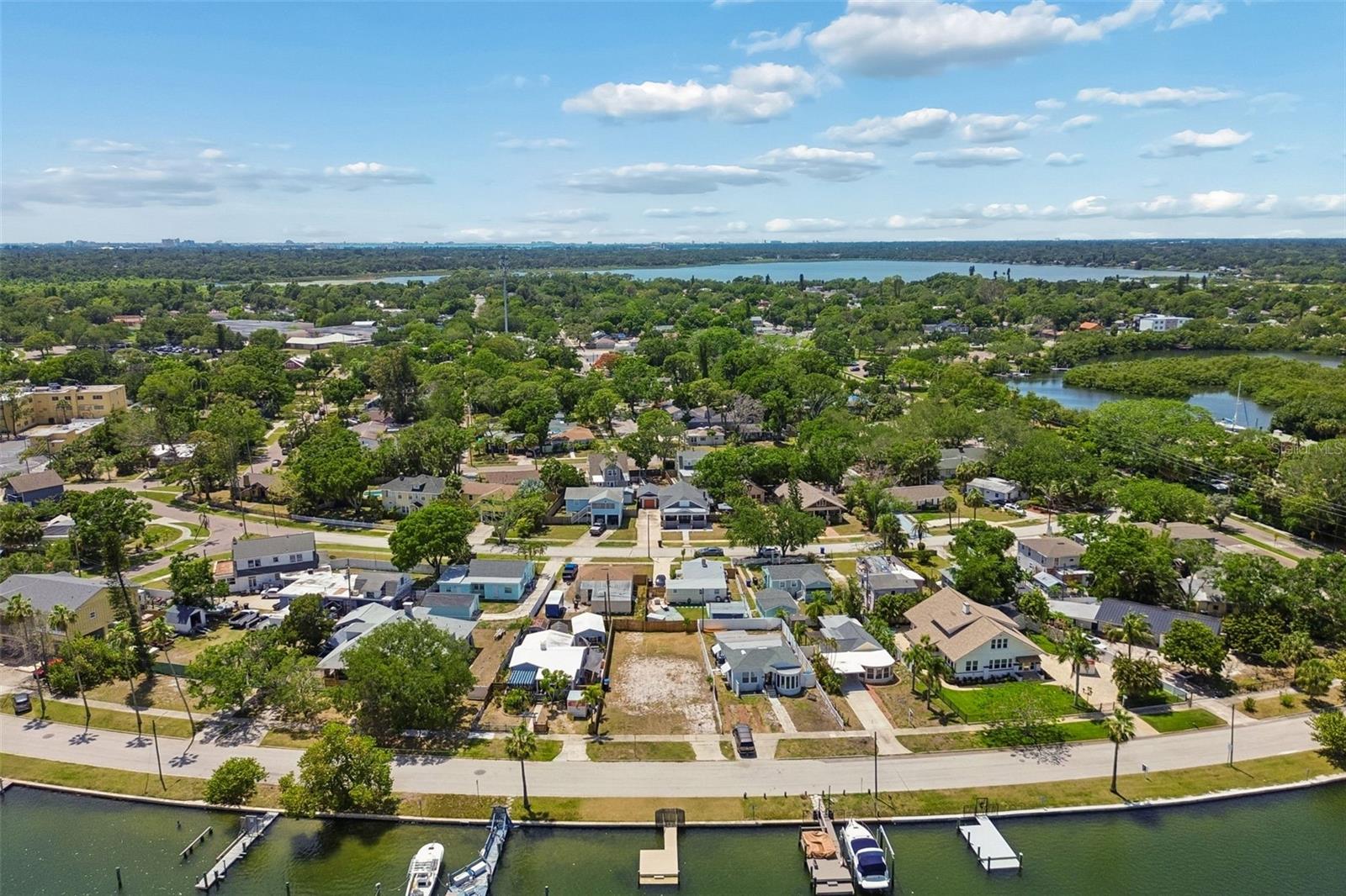 BAYOU BONITA - Land