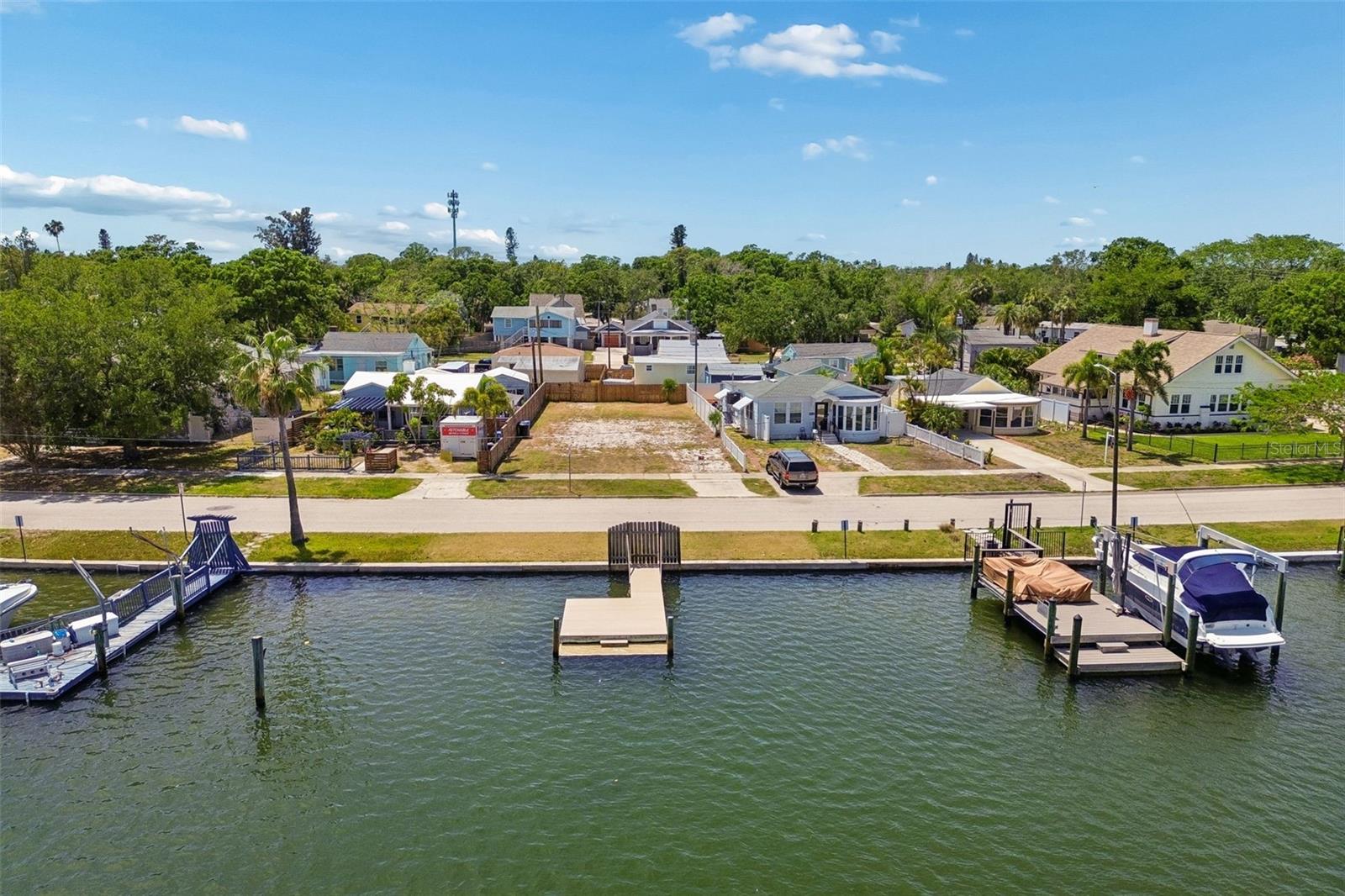 BAYOU BONITA - Land