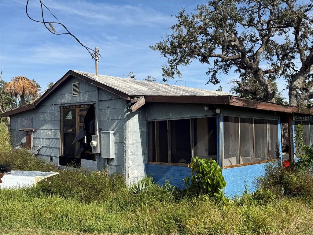 Photo of 916 Piney Point Road, Palmetto, FL 34221 (MLS # A4671400)