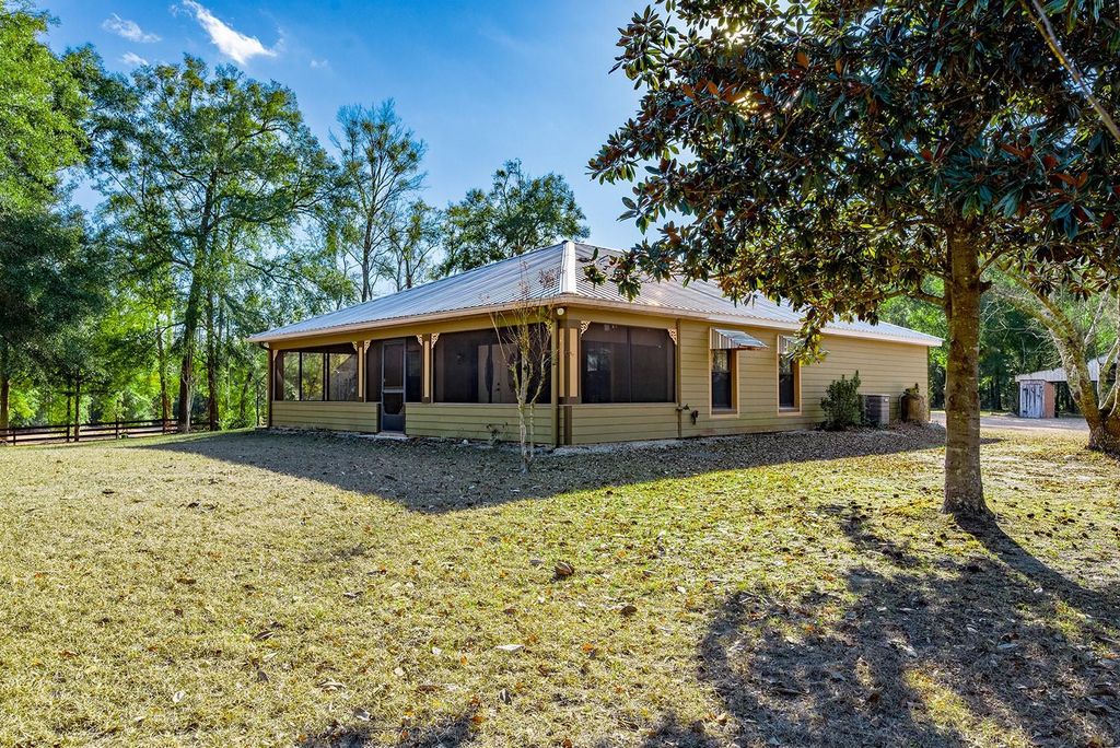 Photo of 6247 NW 35th Street, Bell, FL 32619 (MLS # GC537489)