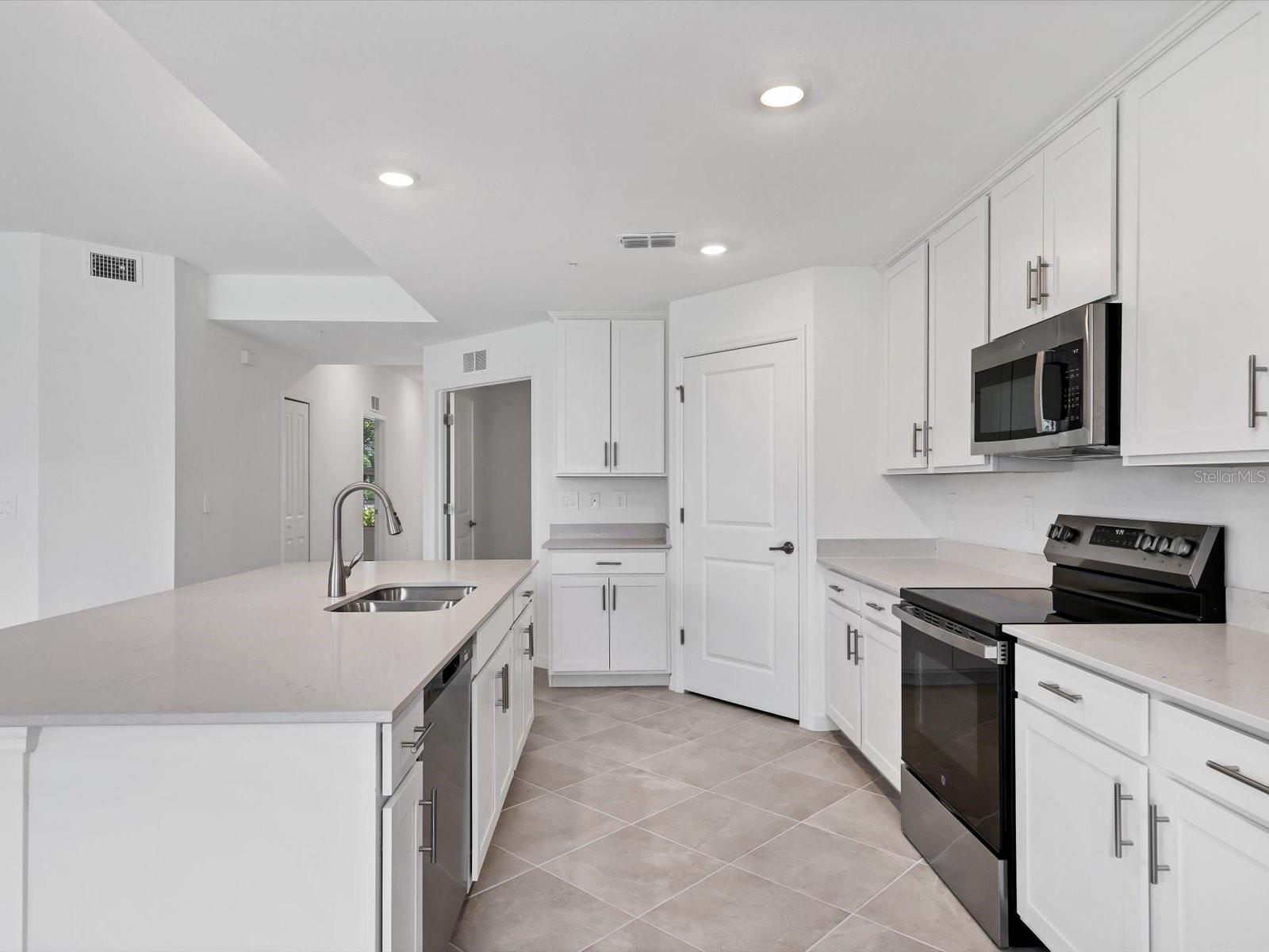 WELLEN PARK GOLF AND COUNTRY CLUB - Residential