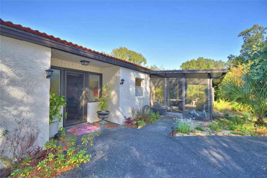 Photo of 329 El Dorado, Winter Haven, FL 33884 (MLS # G5104713)